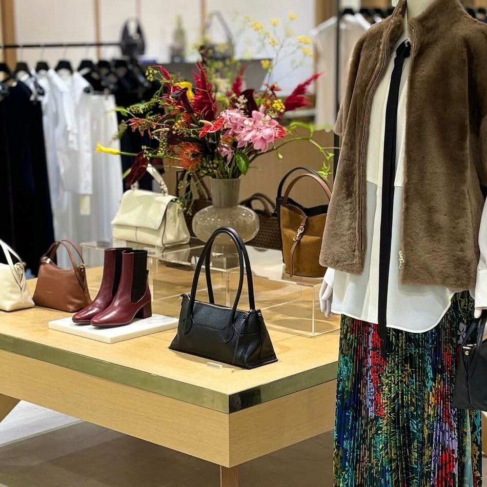 FWコレクションに合わせて、お花を生け込みさせていただきまし